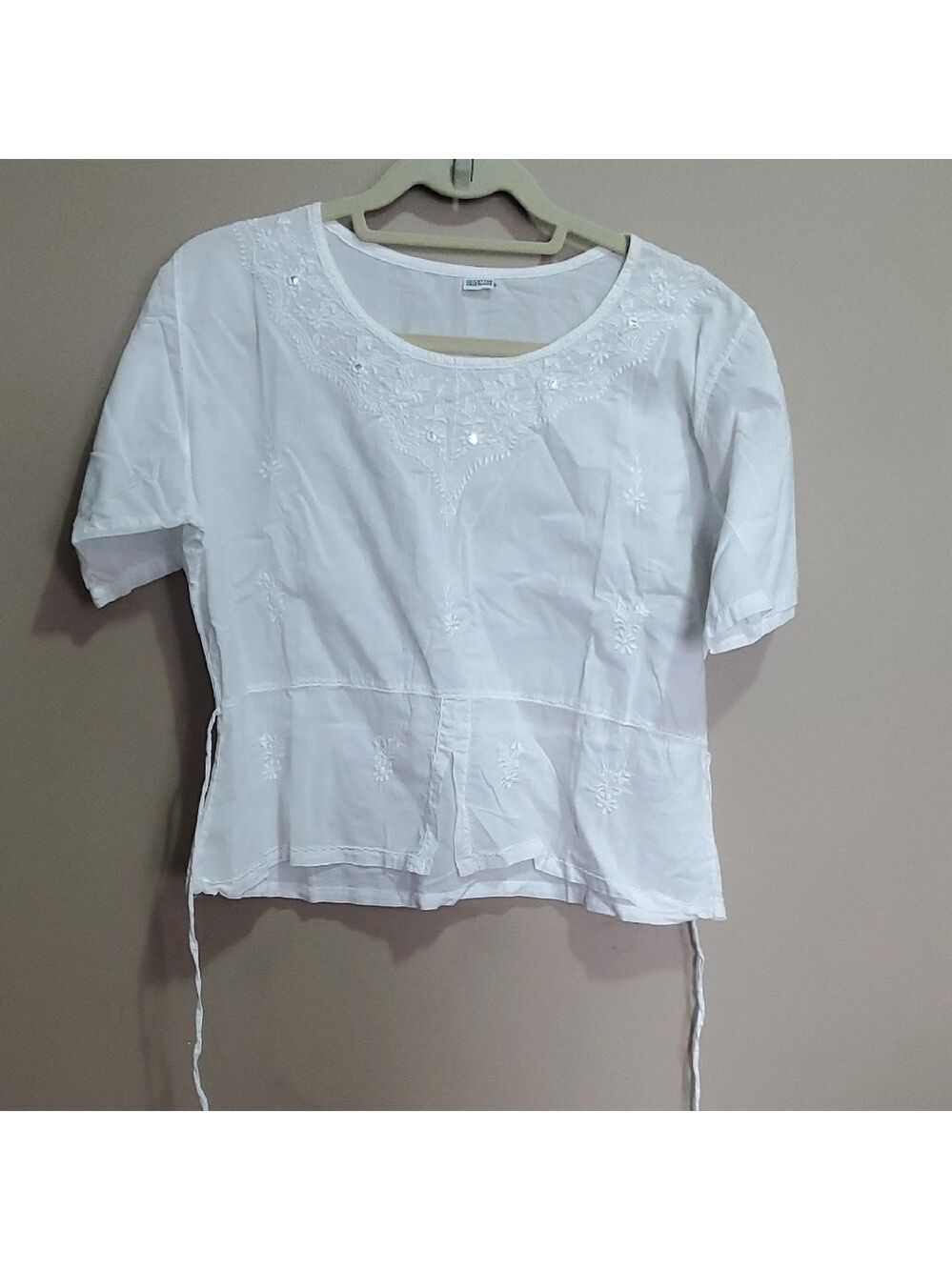 White Embroidered Women's Top Size Xl